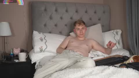 Snapshot of scottish_twink01 chatting on May 23, 12:05 am danny online show from May 23, 12:05 am