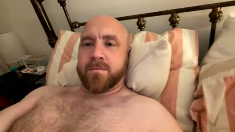 Snapshot of scottric chatting on May 4, 9:22 pm SexyDaddy online show from May 4, 9:22 pm