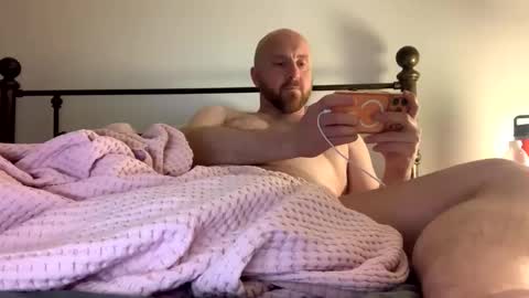 Snapshot of scottric chatting on May 24, 11:43 pm SexyDaddy online show from May 24, 11:43 pm