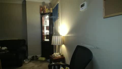 Snapshot of scottsman214 chatting on April 14, 9:32 pm James online show from April 14, 9:32 pm