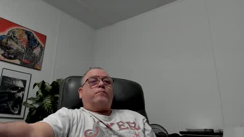 Snapshot of scotty8ballz chatting on March 11, 4:18 pm YourBannana1 online show from March 11, 4:18 pm