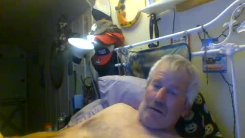 Snapshot of scoutiii chatting on August 4, 9:23 am scoutiii online show from August 4, 9:23 am