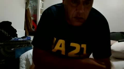 Snapshot of scubi007 chatting on October 6, 4:54 am scubi007 online show from October 6, 4:54 am