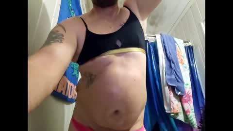 Snapshot of sdraftt45 chatting on January 10, 10:25 pm Arin online show from January 10, 10:25 pm