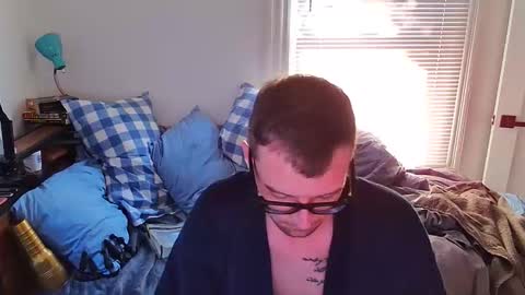 Snapshot of seamusshameless chatting on June 3, 11:21 pm Seamus online show from June 3, 11:21 pm
