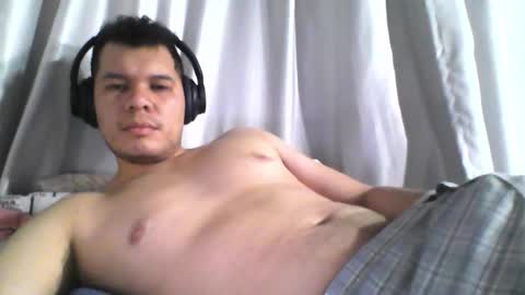 Snapshot of seb5758 chatting on December 15, 2:38 am Seb online show from December 15, 2:38 am