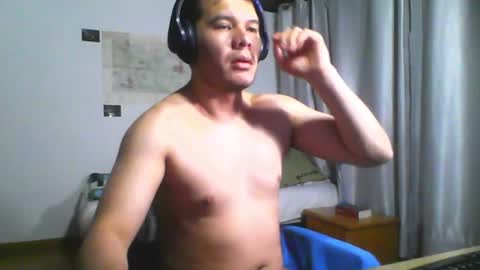 Snapshot of seb5759 chatting on June 25, 5:45 am seb5759 online show from June 25, 5:45 am