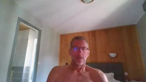 seb846894 online show from June 7, 8:40 am