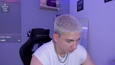 Snapshot of sebas__23 chatting on February 2, 12:09 am Sebastin online show from February 2, 12:09 am