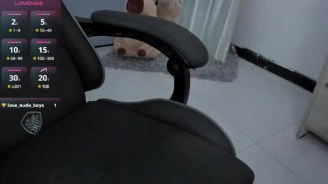 Snapshot of sebas__23 chatting on February 19, 6:54 pm Sebastin online show from February 19, 6:54 pm