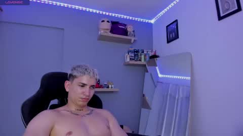 Snapshot of sebas__23 chatting on February 27, 10:09 pm Sebastin online show from February 27, 10:09 pm