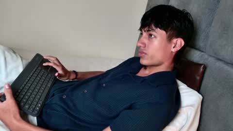 sebas_vargasx online show from May 6, 1:38 pm