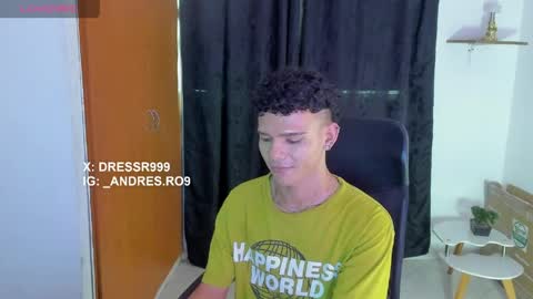 Snapshot of sebascuterouss chatting on April 18, 7:07 pm sebas 3 online show from April 18, 7:07 pm