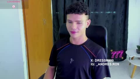 Snapshot of sebascuterouss chatting on April 23, 1:35 pm sebas 3 online show from April 23, 1:35 pm