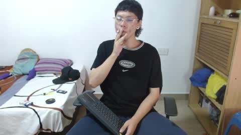 Snapshot of sebasslops chatting on April 23, 1:02 pm Sebas online show from April 23, 1:02 pm