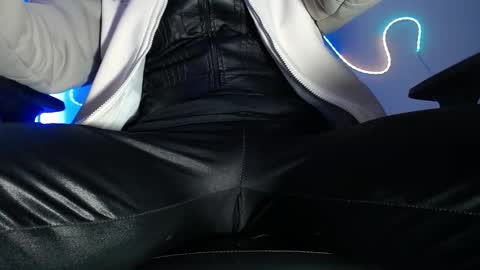 Snapshot of sebastian_025 chatting on November 24, 10:15 am Sebastian online show from November 24, 10:15 am