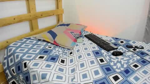 Snapshot of sebastian_0422 chatting on December 5, 3:48 am sebastian 0422 online show from December 5, 3:48 am