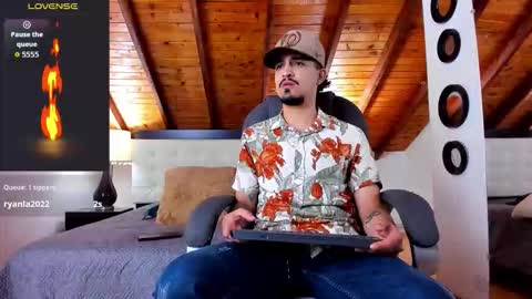 Snapshot of sebastian_berne chatting on December 5, 7:21 pm Sebastian Berne online show from December 5, 7:21 pm