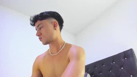 Snapshot of sebastian_dash chatting on February 16, 12:30 am SEBAS online show from February 16, 12:30 am