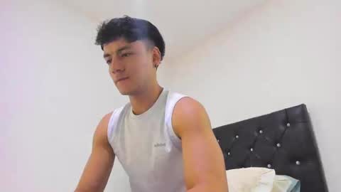 Snapshot of sebastian_dash chatting on February 25, 12:47 am SEBAS online show from February 25, 12:47 am