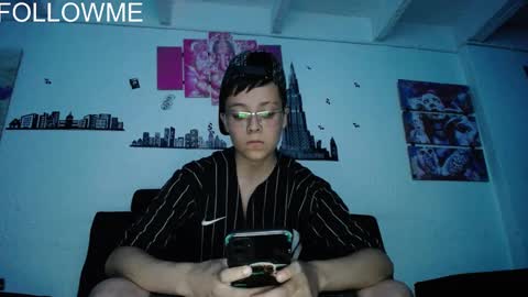Snapshot of sebastian_posse chatting on December 27, 11:53 pm Myystiic online show from December 27, 11:53 pm