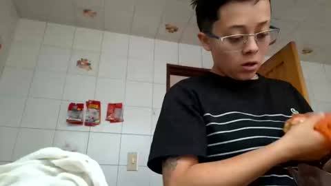 Snapshot of sebastian_posse chatting on January 9, 5:43 pm Myystiic online show from January 9, 5:43 pm