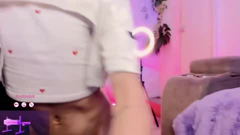     .  INDEPENDENT MODEL online show from February 14, 3:20 pm