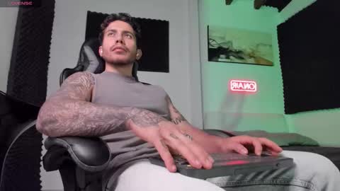 Snapshot of sebastianortizm chatting on November 20, 3:50 am Lucian Sinclair online show from November 20, 3:50 am