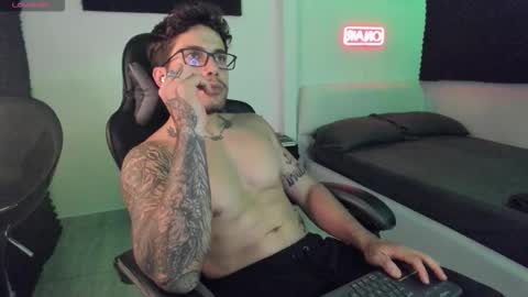 Lucian Sinclair online show from November 26, 2:56 am