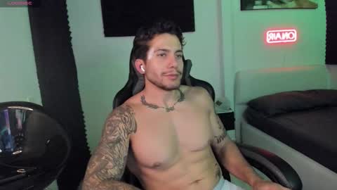 Snapshot of sebastianortizm chatting on November 27, 1:07 am Lucian Sinclair online show from November 27, 1:07 am