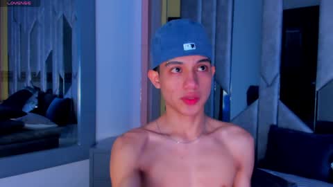 Snapshot of sebax_00 chatting on May 17, 8:27 pm Sebastian online show from May 17, 8:27 pm