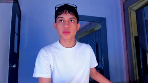 Snapshot of sebax_00 chatting on May 18, 8:36 pm Sebastian online show from May 18, 8:36 pm