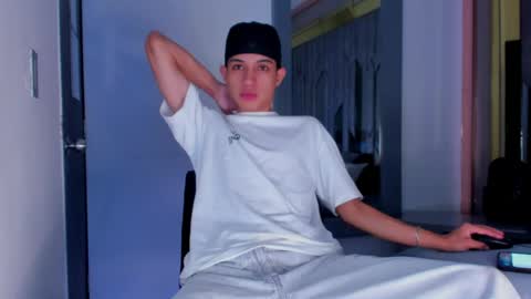 Snapshot of sebax_00 chatting on May 22, 8:47 pm Sebastian online show from May 22, 8:47 pm