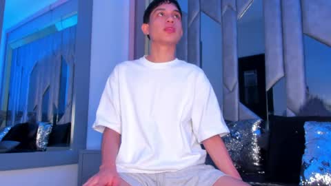 Snapshot of sebax_00 chatting on May 27, 8:17 pm Sebastian online show from May 27, 8:17 pm