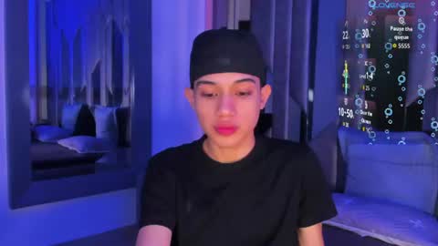 Snapshot of sebax_00 chatting on June 17, 8:43 pm Sebastian online show from June 17, 8:43 pm