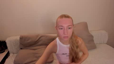 Snapshot of secret_dreams_ chatting on October 25, 6:54 am Amanda and pair in a real life we love each other but can play with you online show from October 25, 6:54 am