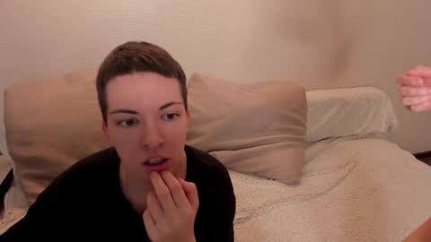 Snapshot of secret_dreams_ chatting on October 31, 8:43 pm Amanda and pair in a real life we love each other but can play with you online show from October 31, 8:43 pm