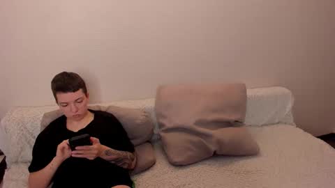 Snapshot of secret_dreams_ chatting on November 6, 10:05 am Amanda and pair in a real life we love each other but can play with you online show from November 6, 10:05 am