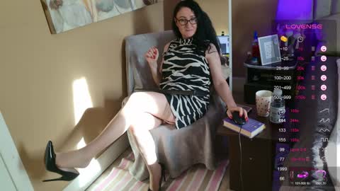 Snapshot of secretmistress01 chatting on January 5, 11:26 am Mariot Mery for short ..never call me PET NAMES in FREECHAT mom momy baby or sweety online show from January 5, 11:26 am