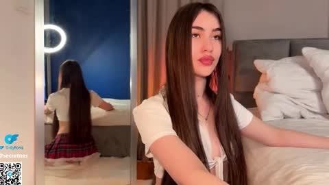 Snapshot of secretnest chatting on December 4, 1:15 am Secret online show from December 4, 1:15 am