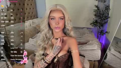 Snapshot of secrets_bae chatting on February 17, 8:26 pm secrets_bae online show from February 17, 8:26 pm