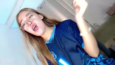 Snapshot of seducing_angela chatting on October 21, 12:55 am seducing_angela online show from October 21, 12:55 am