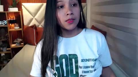 Snapshot of seductive_elle chatting on November 10, 4:50 pm ellie online show from November 10, 4:50 pm