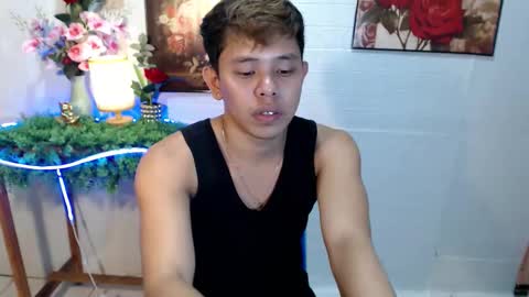 Max online show from May 12, 6:16 pm