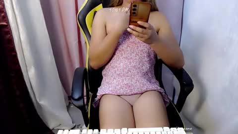 Snapshot of seductive_zyra chatting on May 19, 2:01 pm seductive_zyra online show from May 19, 2:01 pm