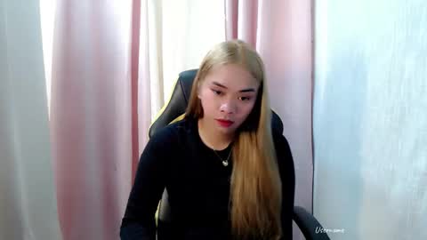 Snapshot of seductive_zyra chatting on May 22, 9:37 am seductive_zyra online show from May 22, 9:37 am