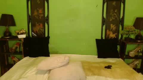Snapshot of seductivecatxxx chatting on January 17, 6:54 pm dyosa isabel online show from January 17, 6:54 pm