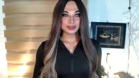 Snapshot of seductivedeluxe69 chatting on March 1, 9:29 am Deluxe online show from March 1, 9:29 am