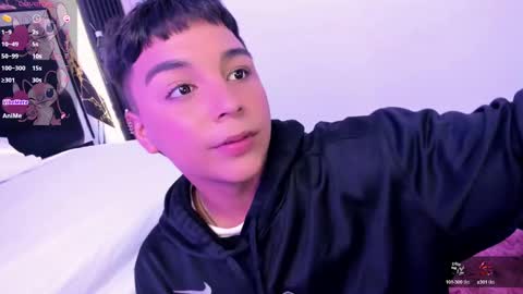 Snapshot of seductivo_jr chatting on March 1, 3:21 am seductivo online show from March 1, 3:21 am