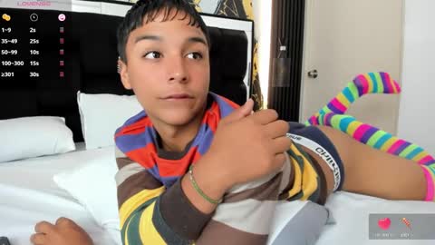 Snapshot of seductivo_jr chatting on October 17, 3:10 am seductivo online show from October 17, 3:10 am